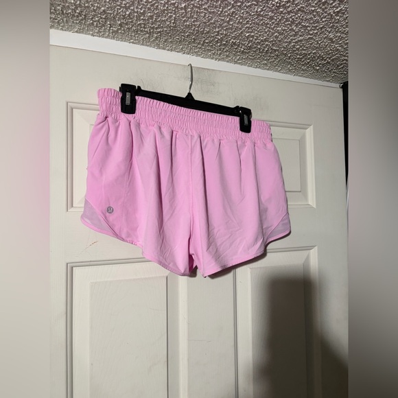 Lululemon Hotty Hot High-Rise Lined Short 2.5"-Dahlia Mauve - Picture 3 of 5